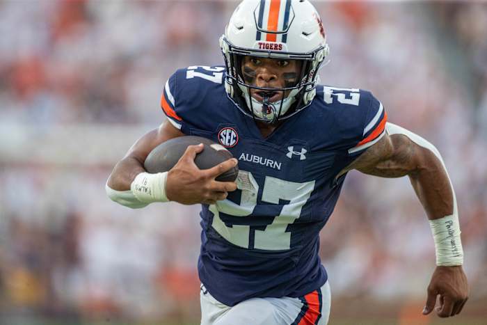 Auburn Tigers running back Jarquez Hunter (27) carries the ball into the endzone from 19 yards out for the first Auburn score during the game between the Mercer Bears and the Auburn Tigers at Jordan-Hare Stadium on Sept. 3, 2022.